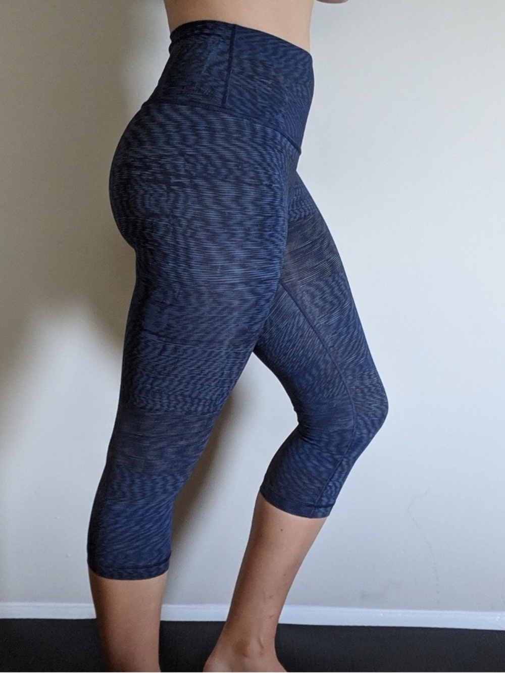 Lululemon Wunder Under High Rise Cropped Leggings Size 2  linear flux colorway